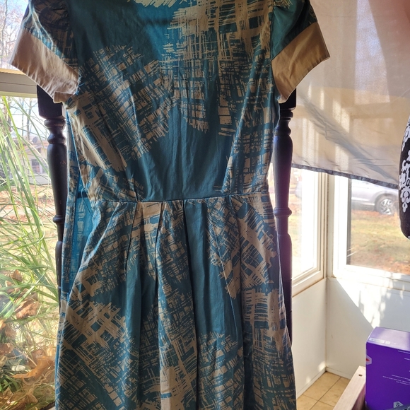 Dress - Picture 4 of 4